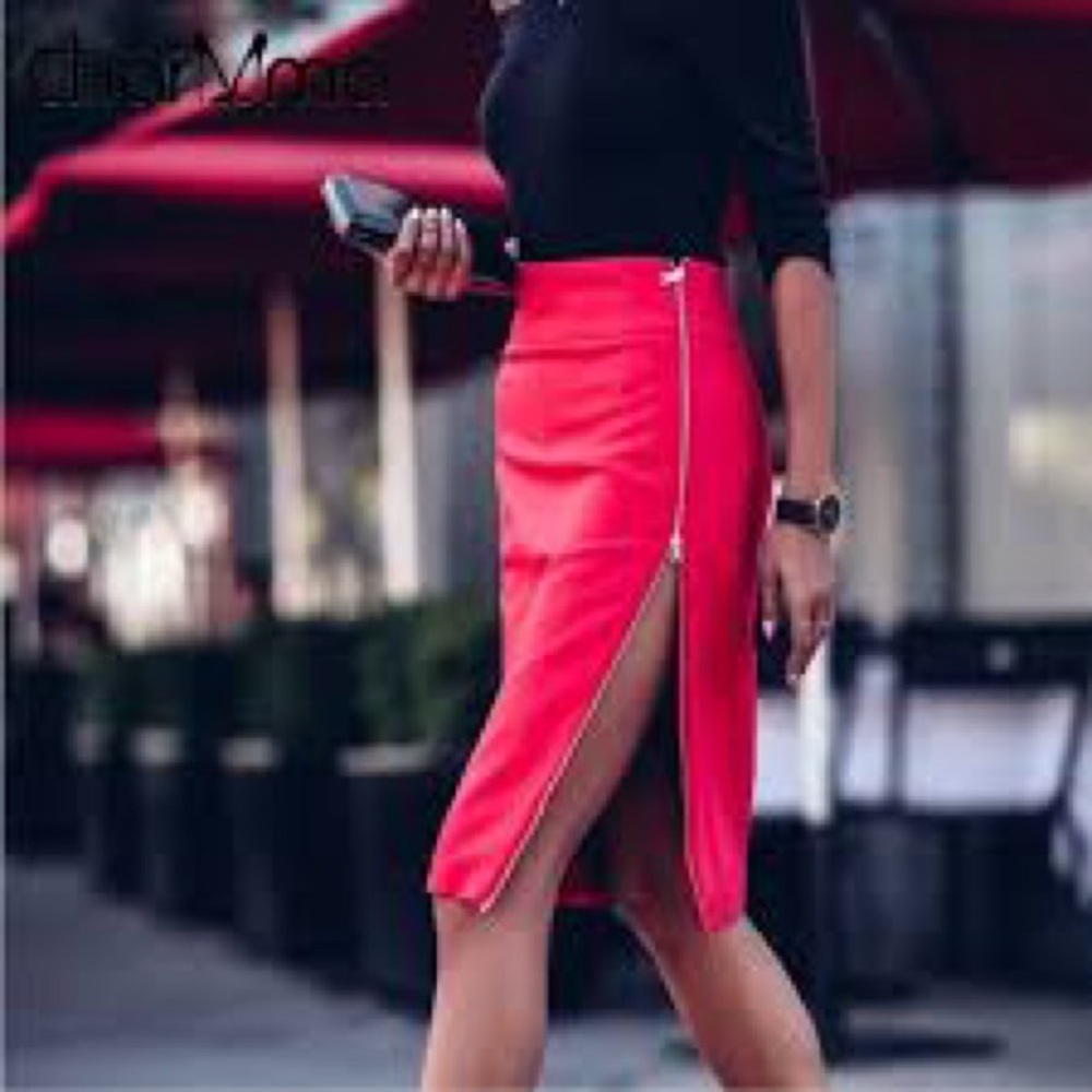 Express classic pencil skirt red size 8 zip on the side